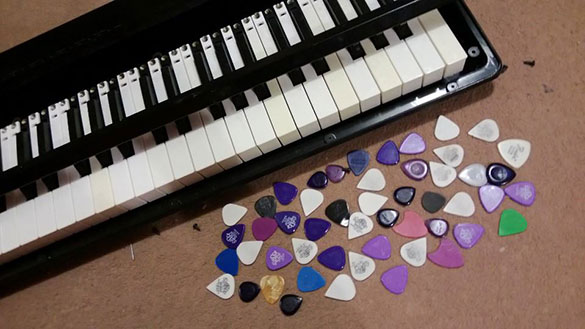 Plectrums in the Piano